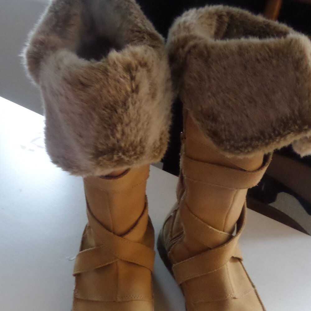 SKECHERS Womens Brown Suede Snow Winter Boot